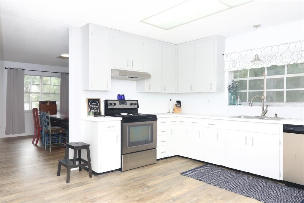 For Sale: $329,499 (3 beds, 2 baths, 1868 Square Feet)