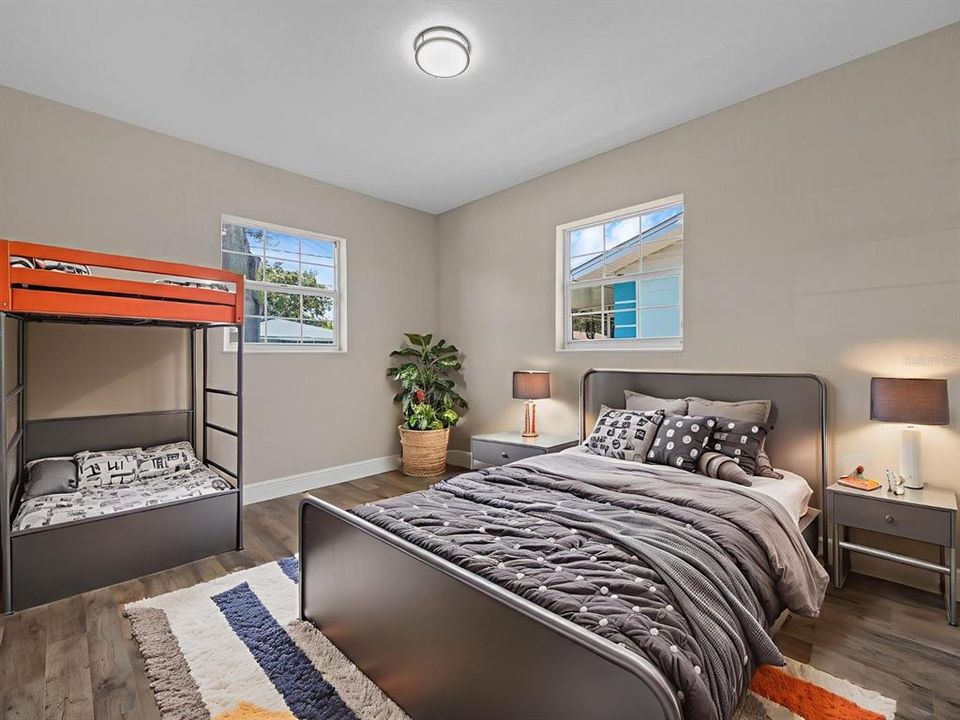 На продажу: $229,500 (3 спален, 1 ванн, 1183 Квадратных фут)