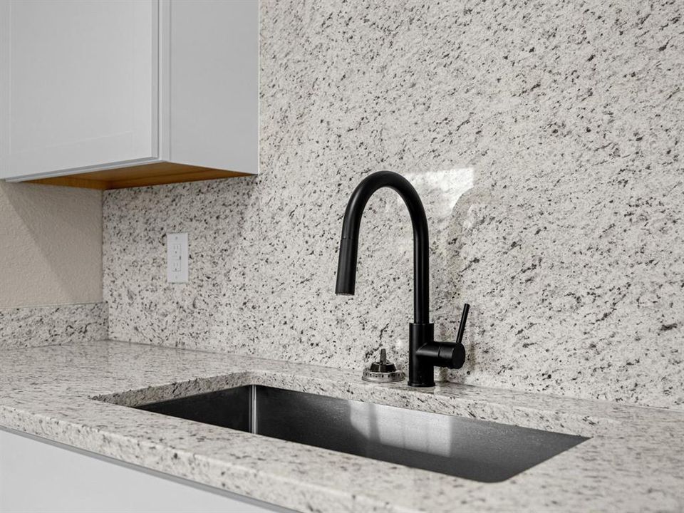 На продажу: $229,500 (3 спален, 1 ванн, 1183 Квадратных фут)