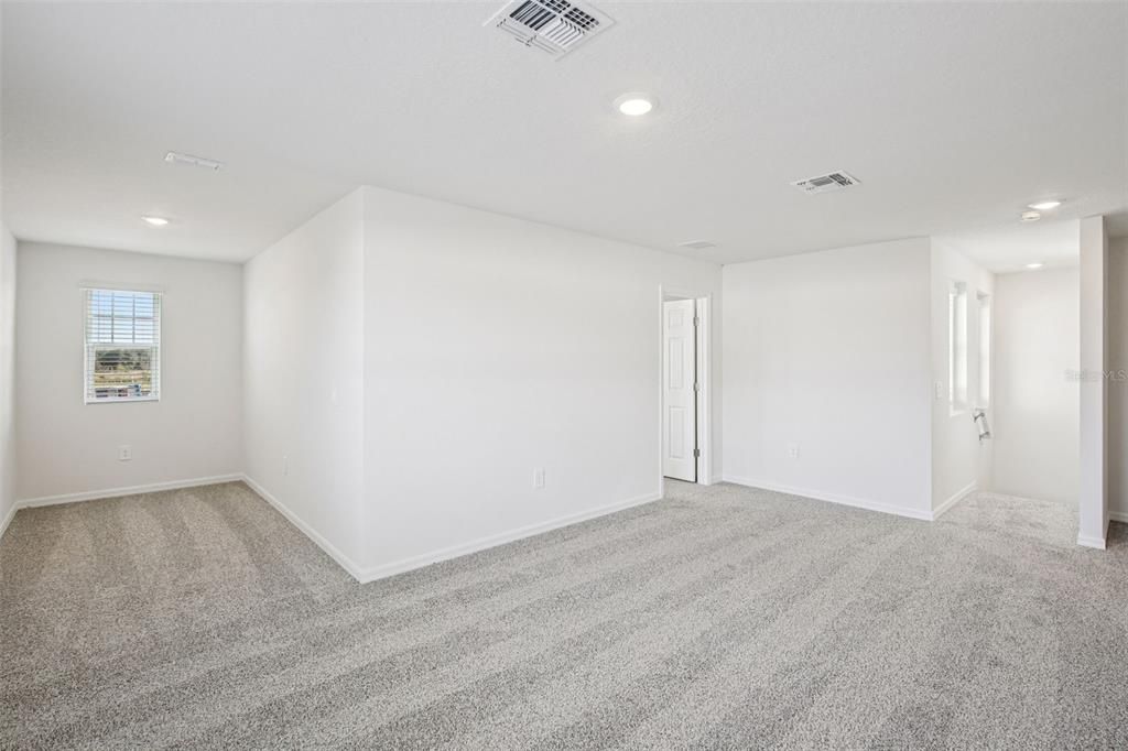 Под контрактом: $370,000 (4 спален, 3 ванн, 2387 Квадратных фут)