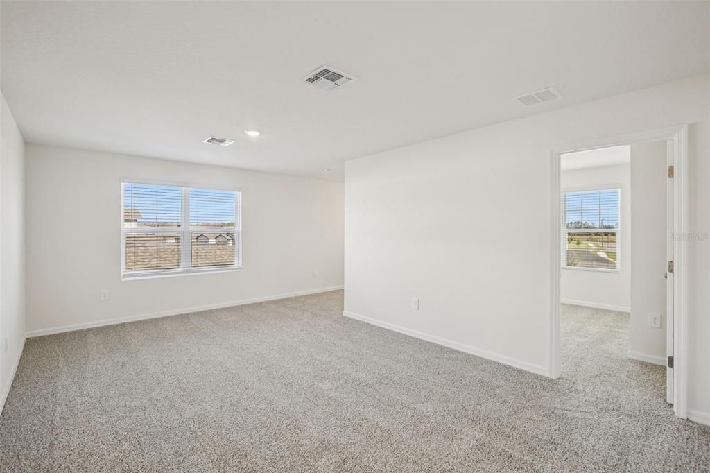 Под контрактом: $370,000 (4 спален, 3 ванн, 2387 Квадратных фут)