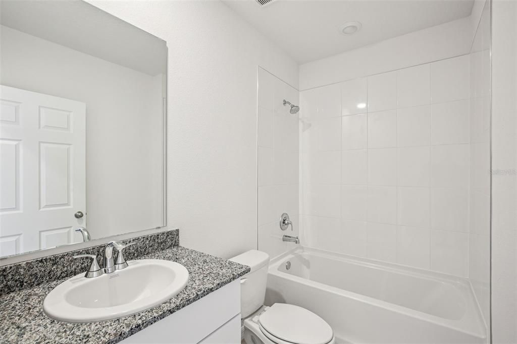 Под контрактом: $370,000 (4 спален, 3 ванн, 2387 Квадратных фут)