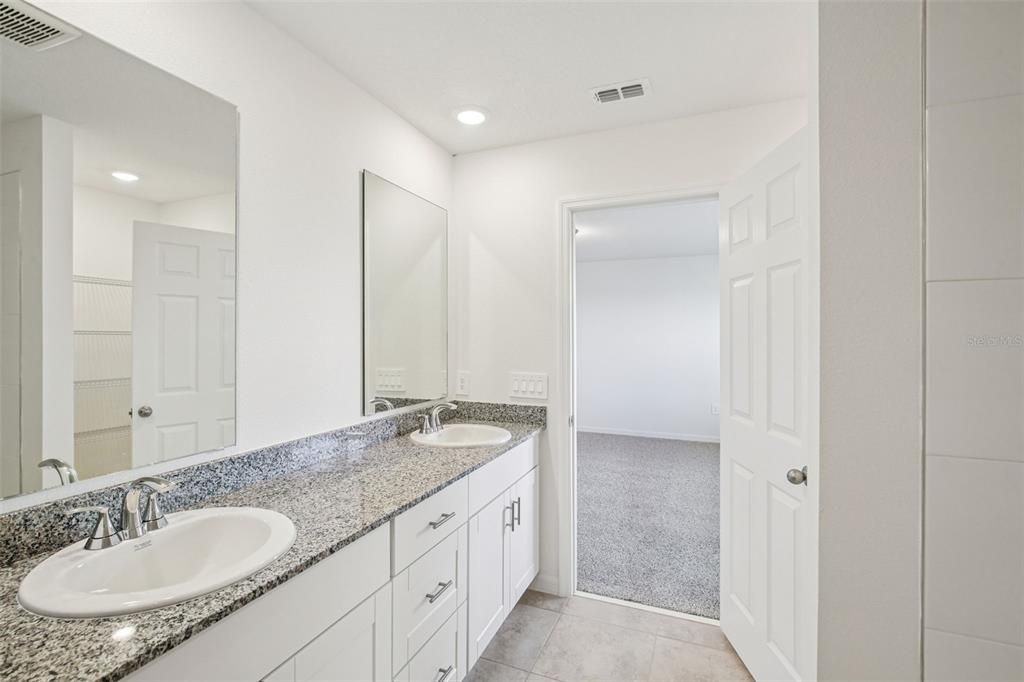 Под контрактом: $370,000 (4 спален, 3 ванн, 2387 Квадратных фут)