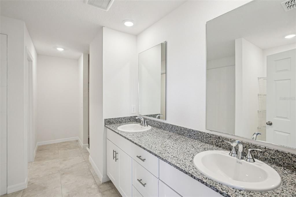 Под контрактом: $370,000 (4 спален, 3 ванн, 2387 Квадратных фут)