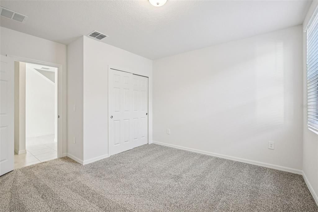 Под контрактом: $370,000 (4 спален, 3 ванн, 2387 Квадратных фут)