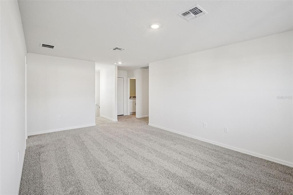 Под контрактом: $370,000 (4 спален, 3 ванн, 2387 Квадратных фут)