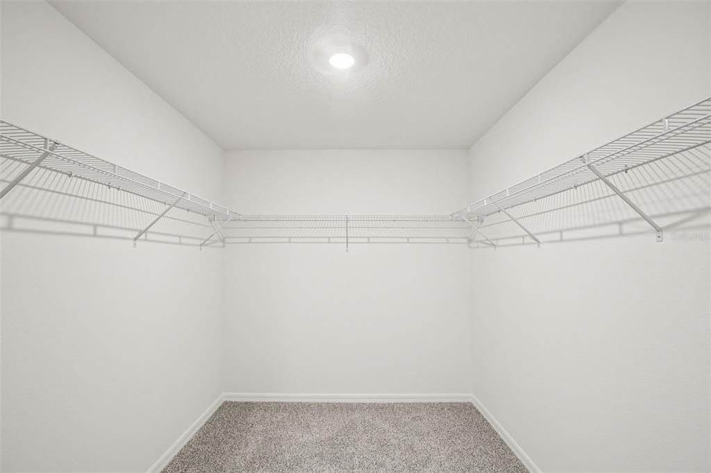 Под контрактом: $370,000 (4 спален, 3 ванн, 2387 Квадратных фут)