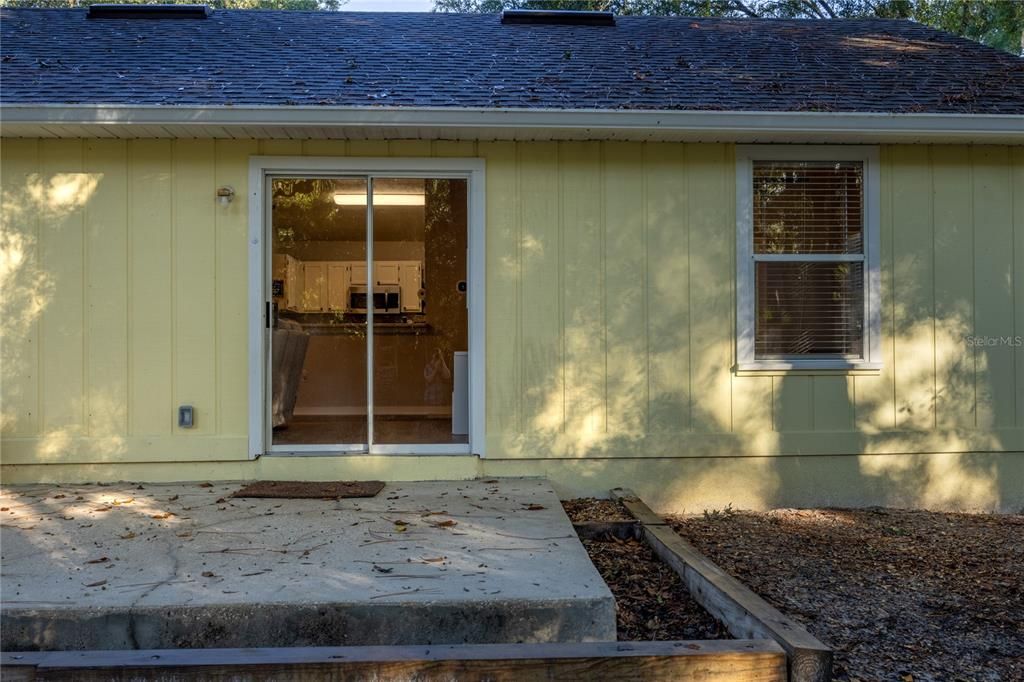 Active With Contract: $330,000 (4 beds, 2 baths, 1556 Square Feet)