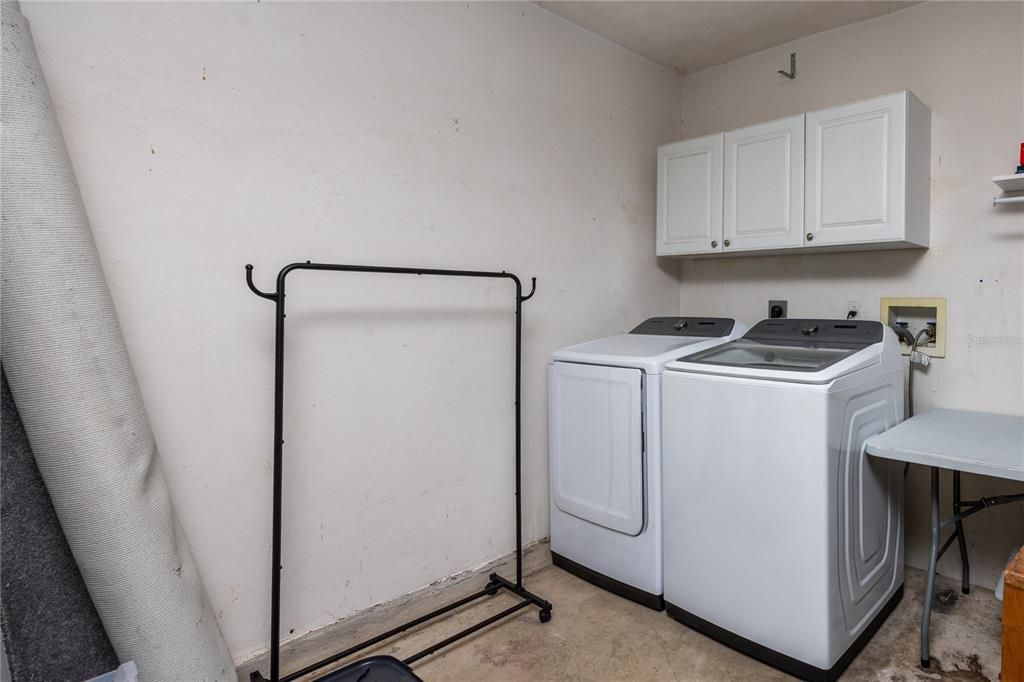 Active With Contract: $330,000 (4 beds, 2 baths, 1556 Square Feet)