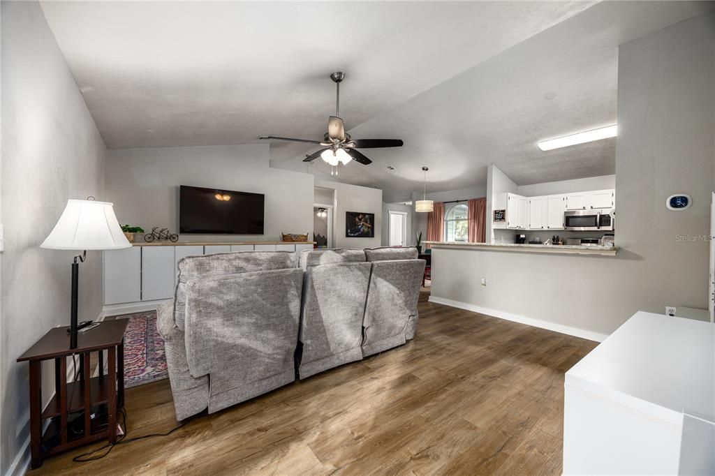 Active With Contract: $330,000 (4 beds, 2 baths, 1556 Square Feet)