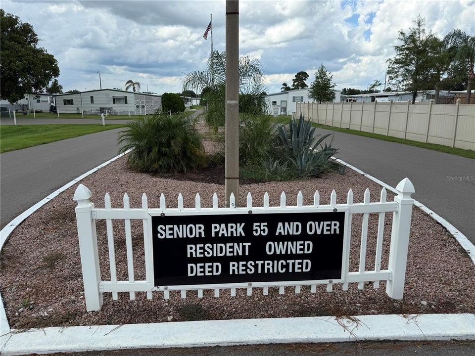 合同活跃: $129,900 (2 贝兹, 2 浴室, 960 平方英尺)