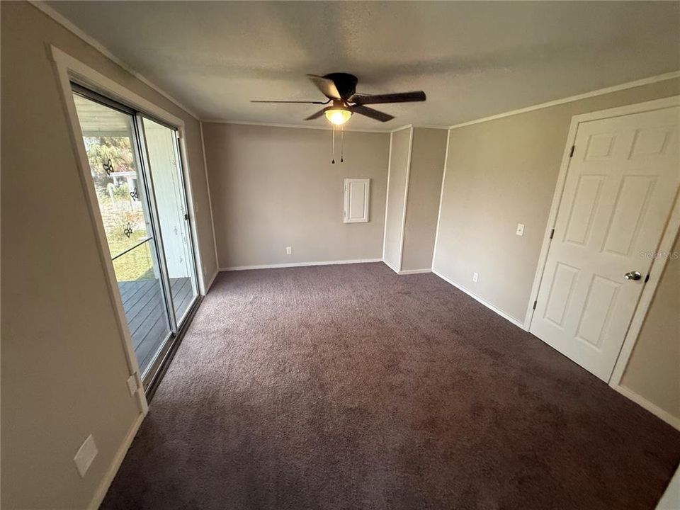 合同活跃: $129,900 (2 贝兹, 2 浴室, 960 平方英尺)