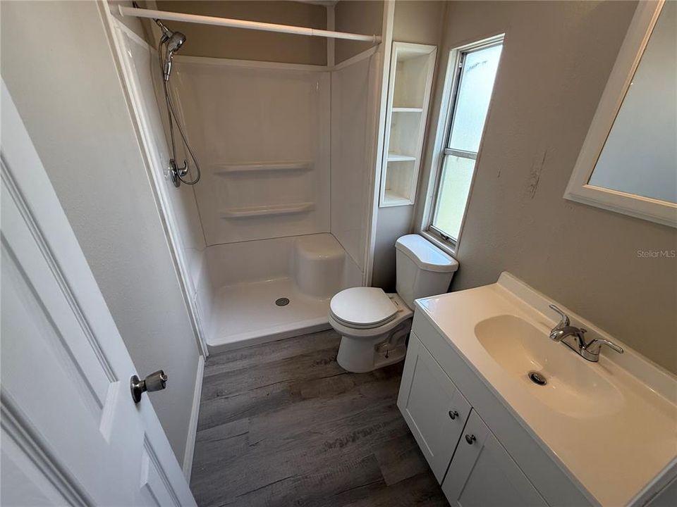 合同活跃: $129,900 (2 贝兹, 2 浴室, 960 平方英尺)