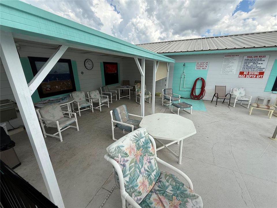 合同活跃: $129,900 (2 贝兹, 2 浴室, 960 平方英尺)