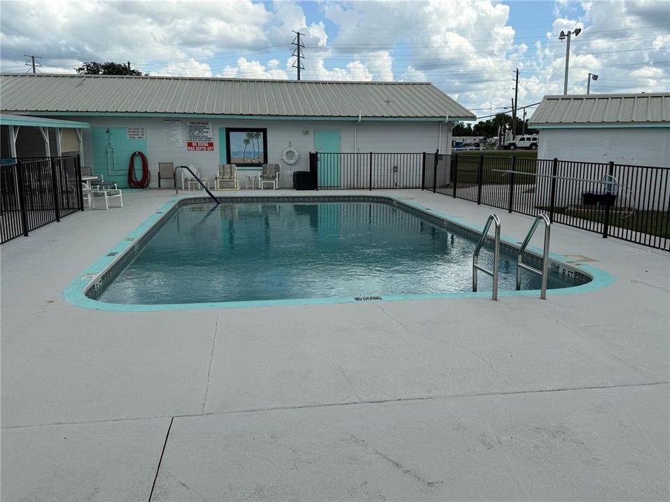 合同活跃: $129,900 (2 贝兹, 2 浴室, 960 平方英尺)