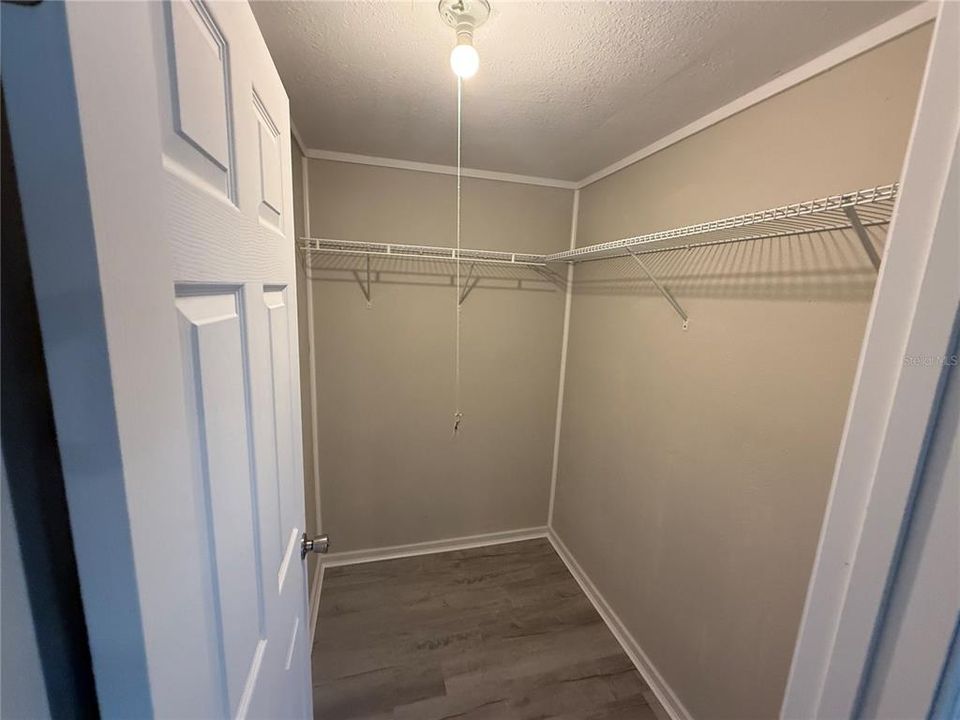 合同活跃: $129,900 (2 贝兹, 2 浴室, 960 平方英尺)