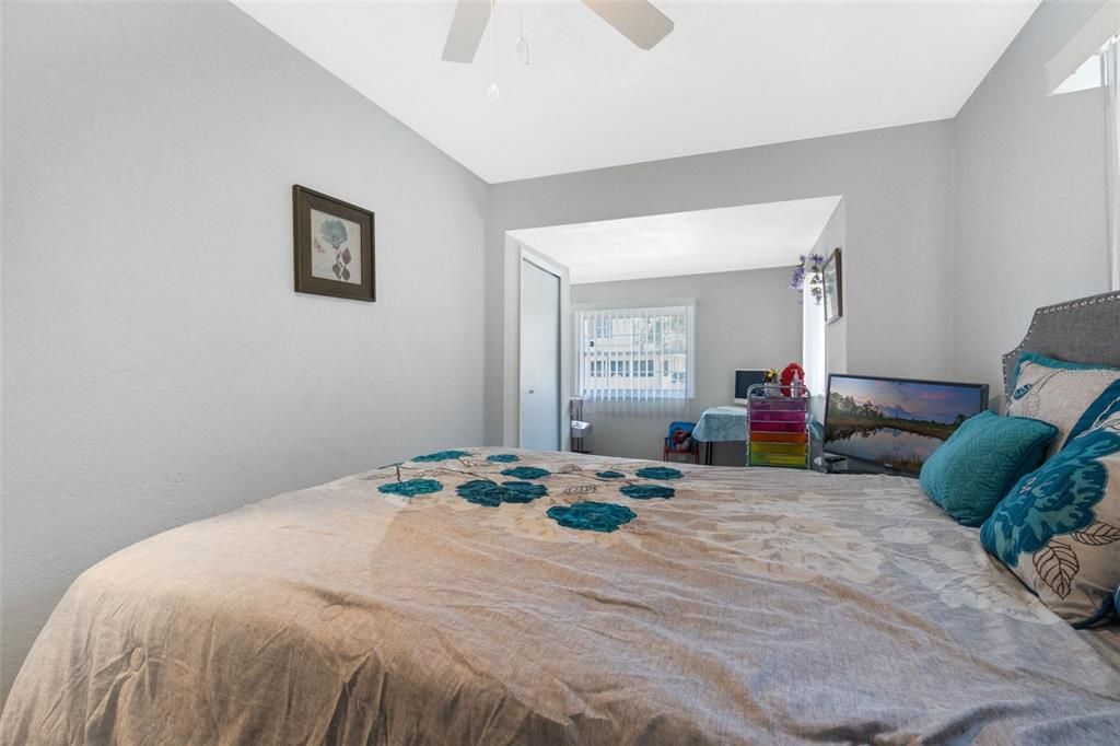 For Sale: $230,000 (2 beds, 1 baths, 1005 Square Feet)