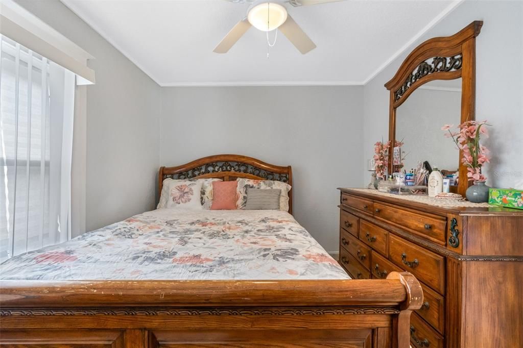 For Sale: $230,000 (2 beds, 1 baths, 1005 Square Feet)