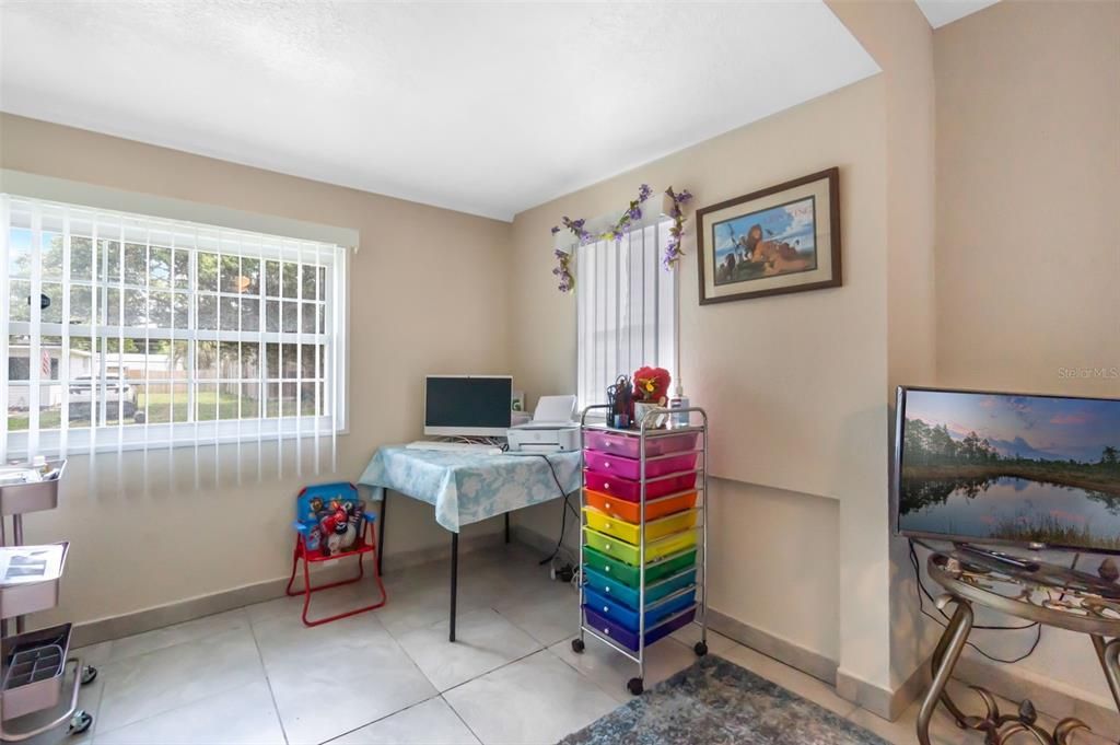 For Sale: $230,000 (2 beds, 1 baths, 1005 Square Feet)