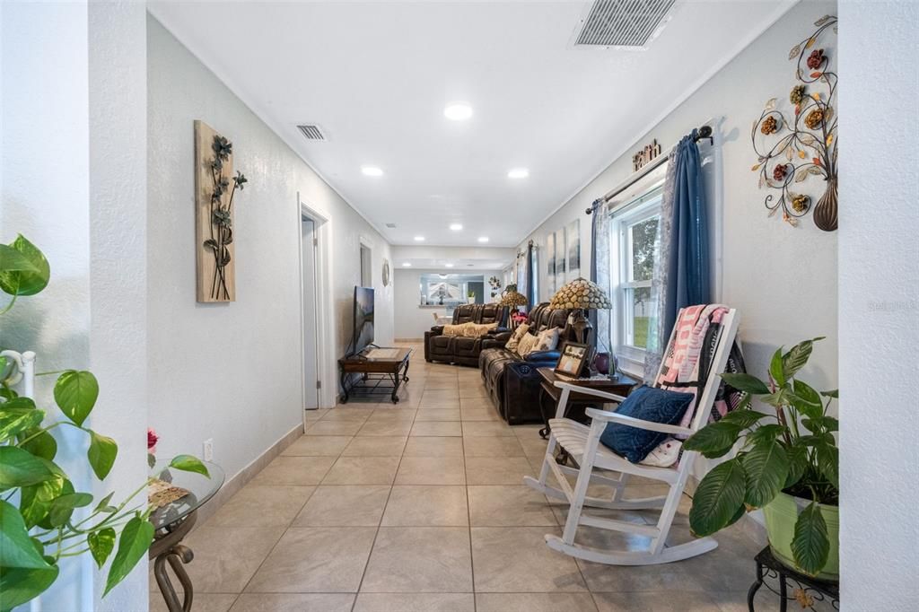 For Sale: $230,000 (2 beds, 1 baths, 1005 Square Feet)