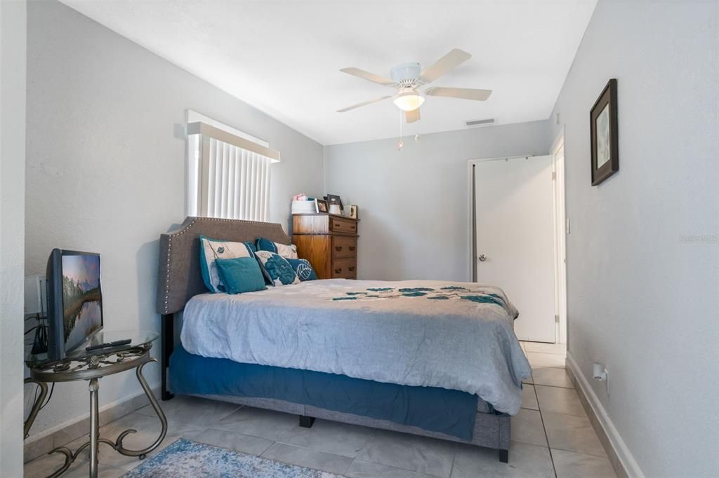 For Sale: $230,000 (2 beds, 1 baths, 1005 Square Feet)