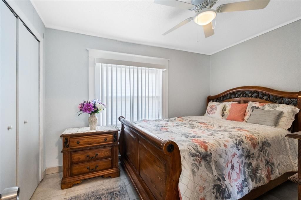 For Sale: $230,000 (2 beds, 1 baths, 1005 Square Feet)