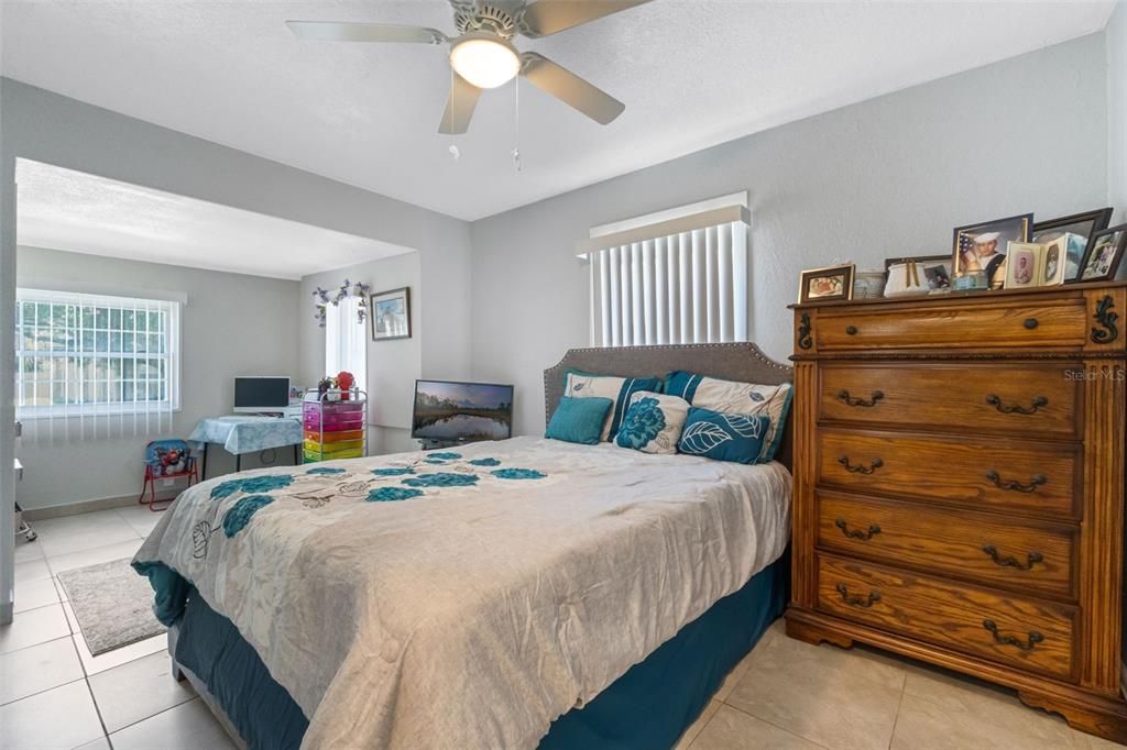 For Sale: $230,000 (2 beds, 1 baths, 1005 Square Feet)