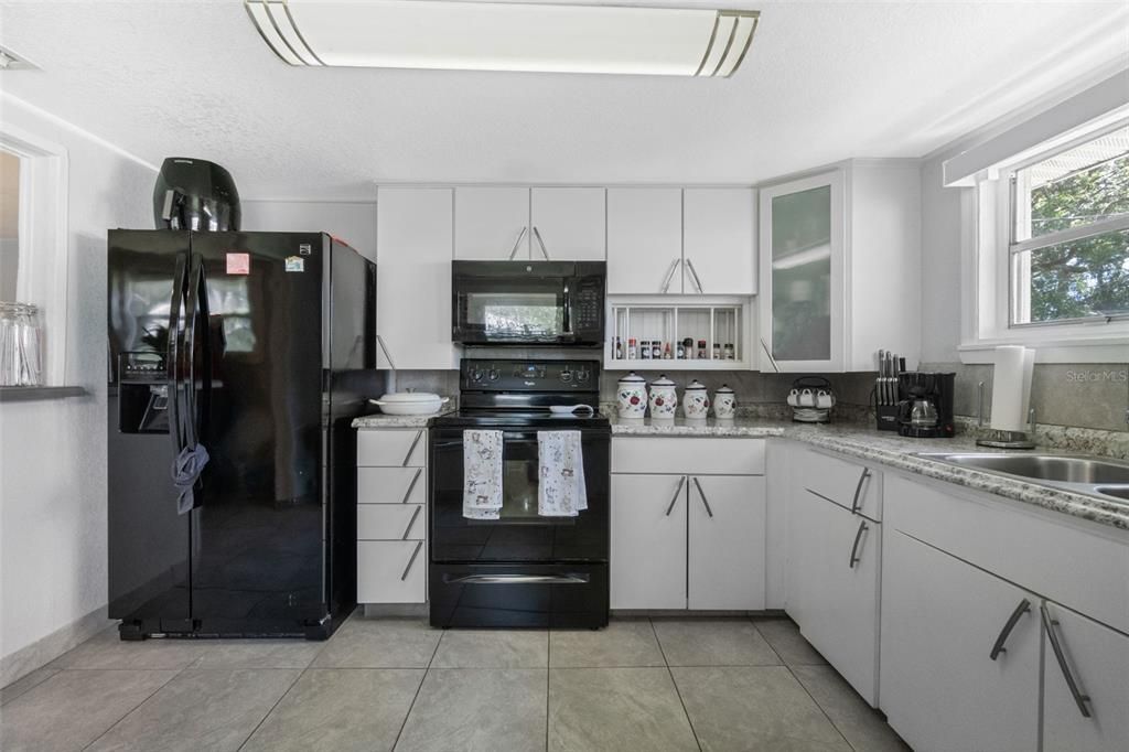 For Sale: $230,000 (2 beds, 1 baths, 1005 Square Feet)