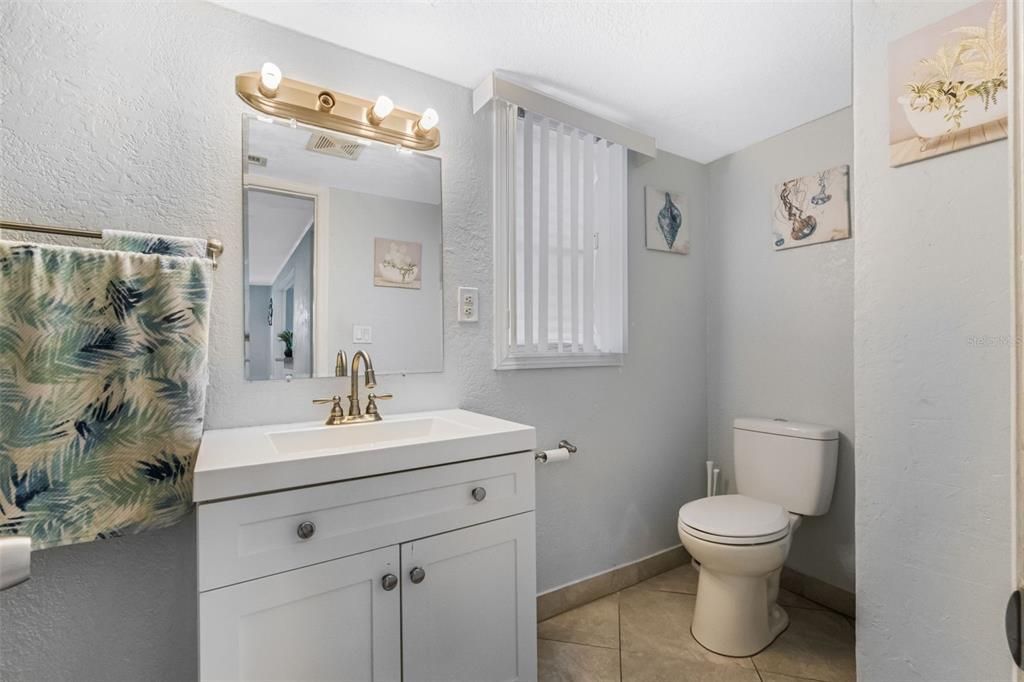 For Sale: $230,000 (2 beds, 1 baths, 1005 Square Feet)