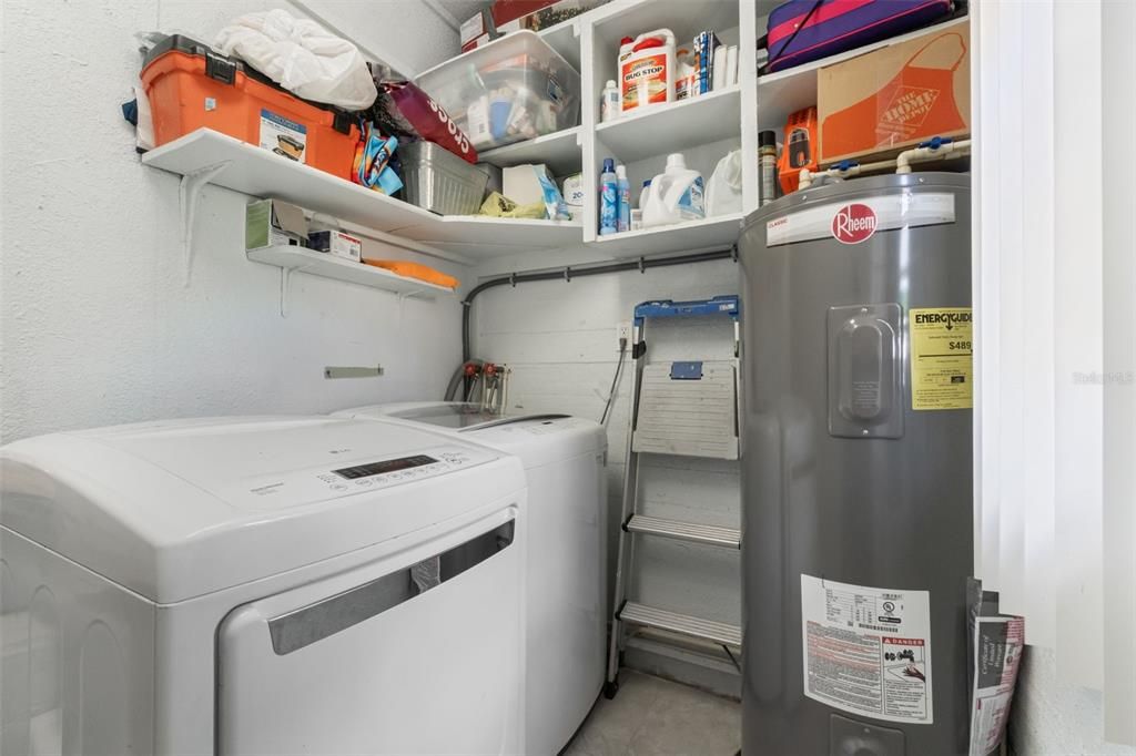 For Sale: $230,000 (2 beds, 1 baths, 1005 Square Feet)