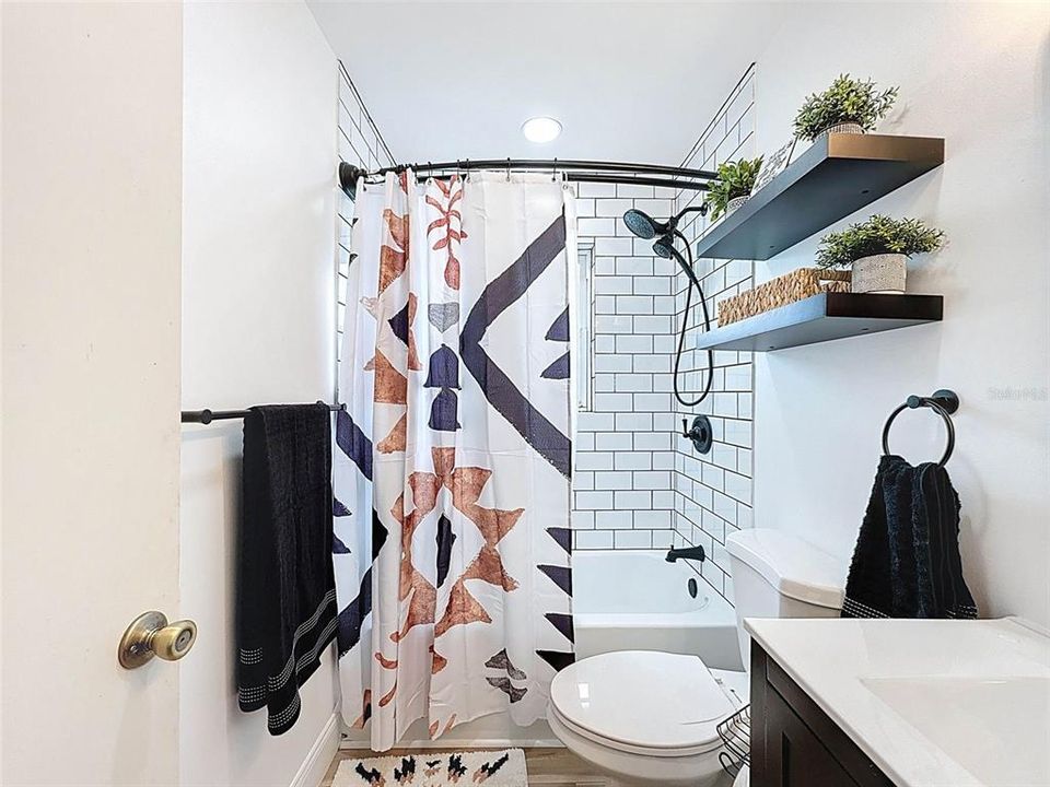 На продажу: $392,000 (2 спален, 2 ванн, 1207 Квадратных фут)