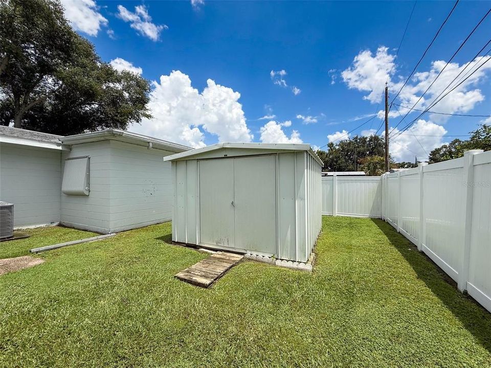 На продажу: $392,000 (2 спален, 2 ванн, 1207 Квадратных фут)