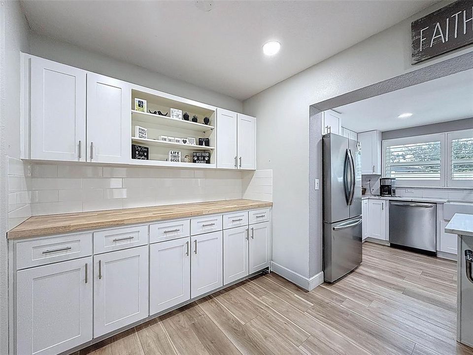 На продажу: $392,000 (2 спален, 2 ванн, 1207 Квадратных фут)