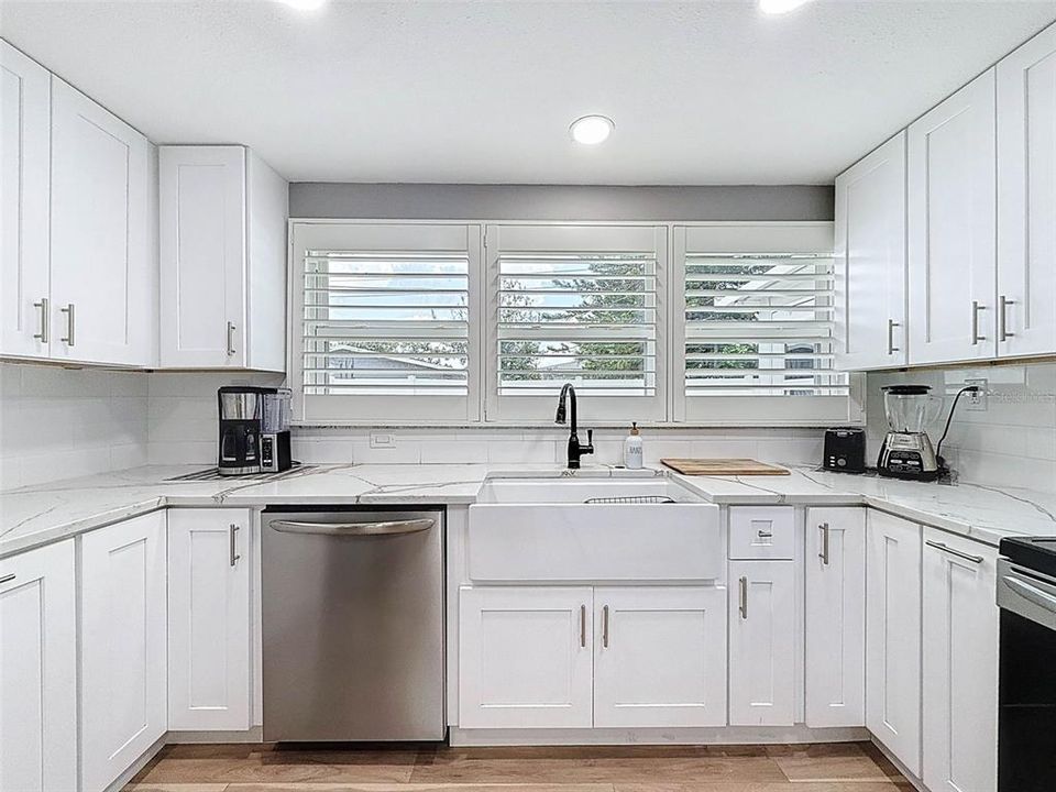 На продажу: $392,000 (2 спален, 2 ванн, 1207 Квадратных фут)