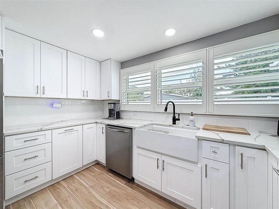 На продажу: $392,000 (2 спален, 2 ванн, 1207 Квадратных фут)