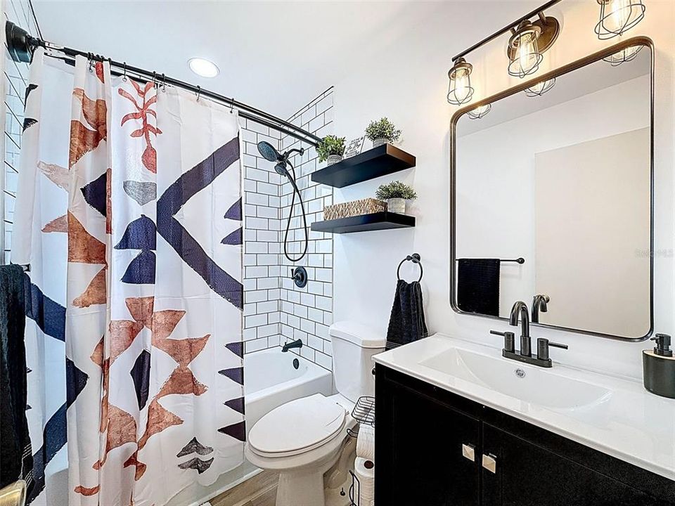 На продажу: $392,000 (2 спален, 2 ванн, 1207 Квадратных фут)