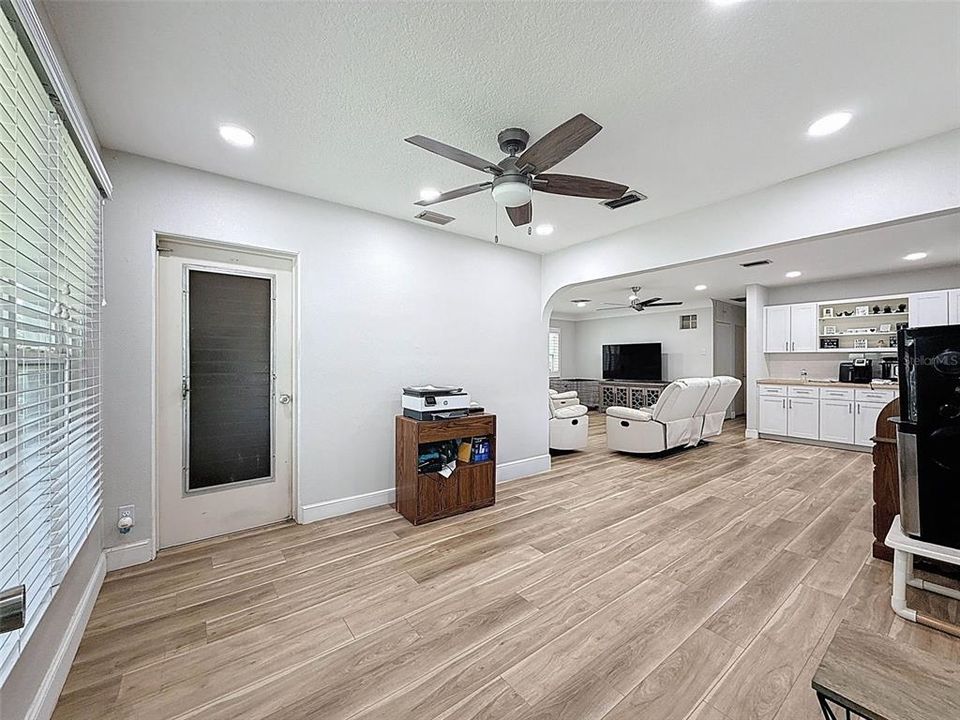 На продажу: $392,000 (2 спален, 2 ванн, 1207 Квадратных фут)