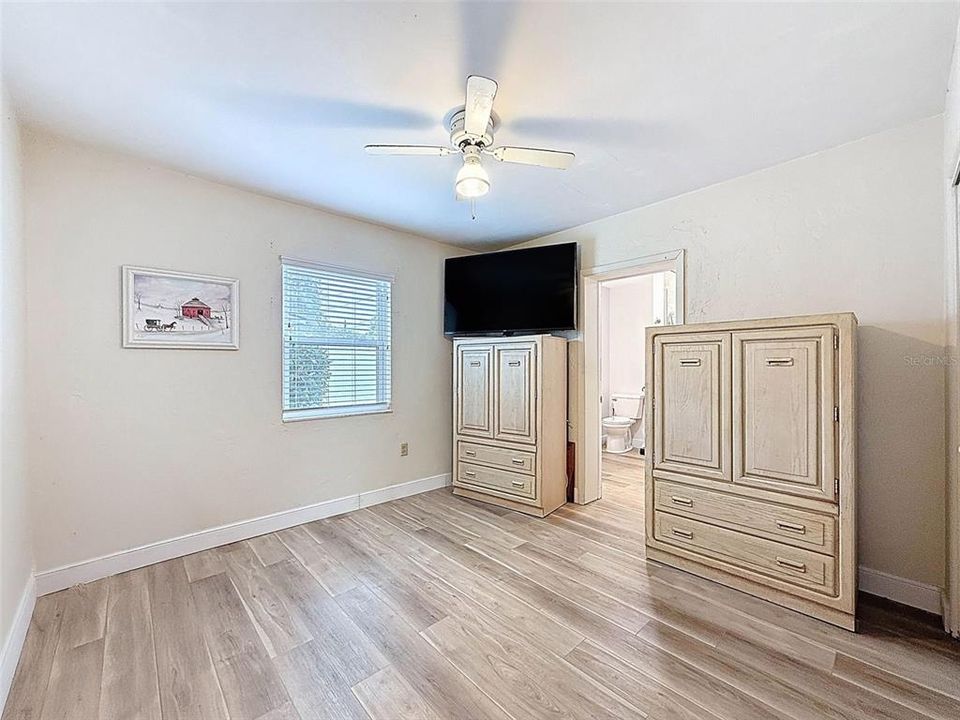 На продажу: $392,000 (2 спален, 2 ванн, 1207 Квадратных фут)