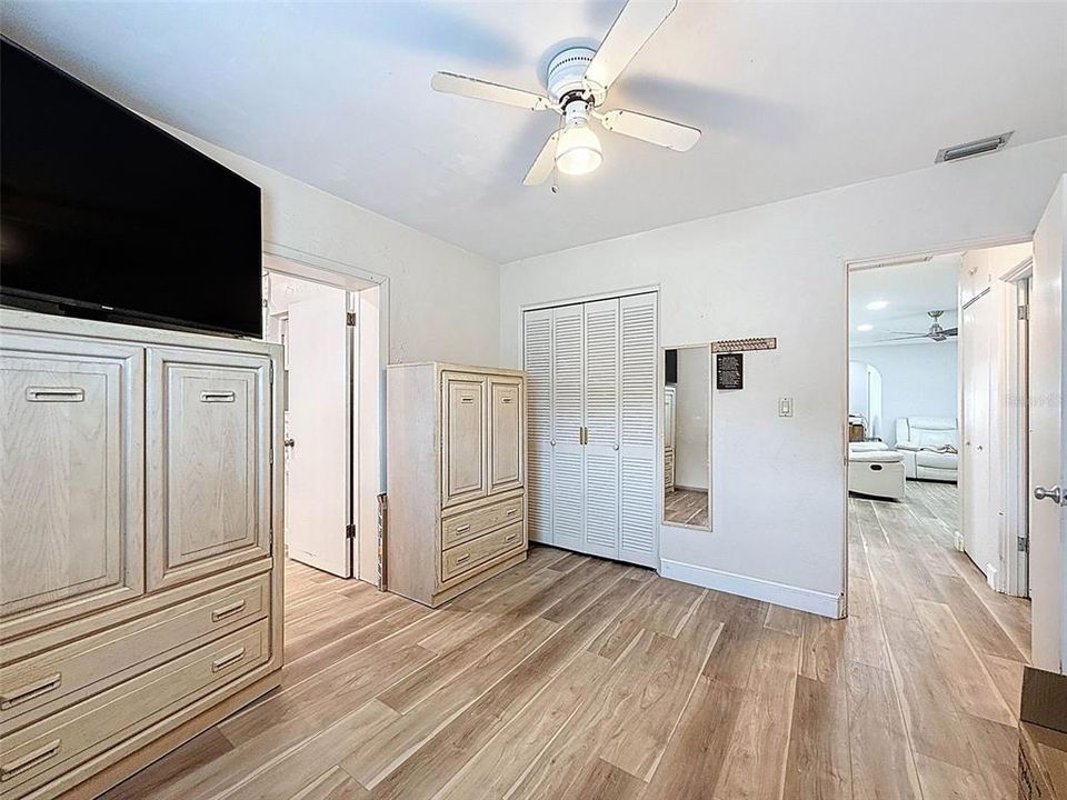 На продажу: $392,000 (2 спален, 2 ванн, 1207 Квадратных фут)