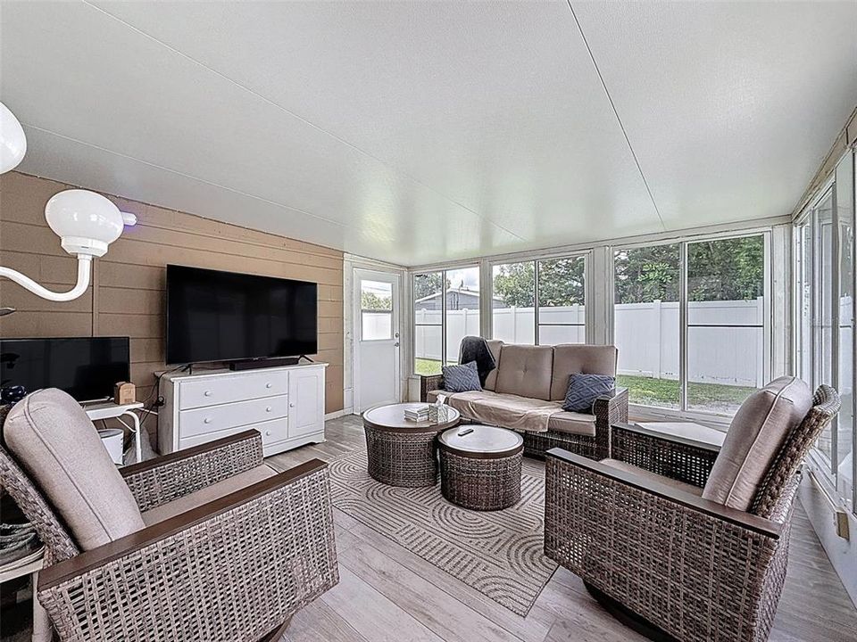 На продажу: $392,000 (2 спален, 2 ванн, 1207 Квадратных фут)