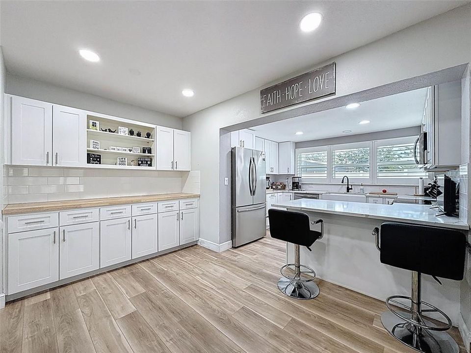 На продажу: $392,000 (2 спален, 2 ванн, 1207 Квадратных фут)