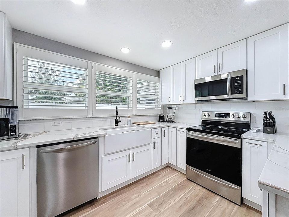 На продажу: $392,000 (2 спален, 2 ванн, 1207 Квадратных фут)