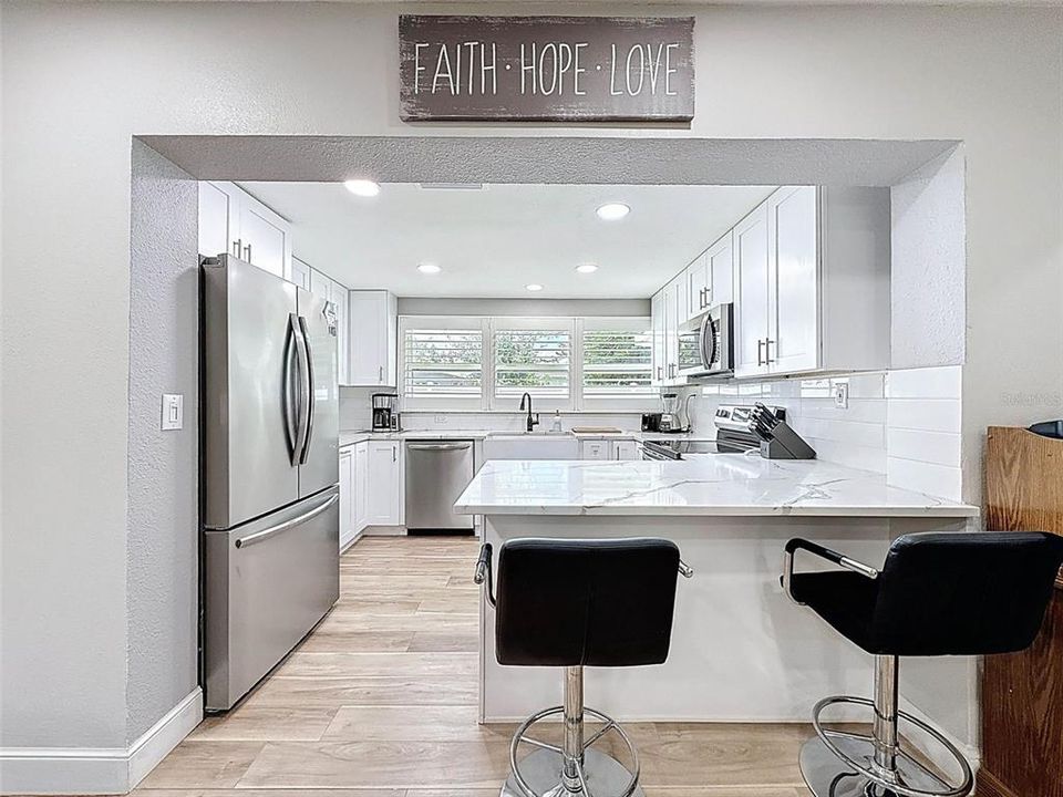 На продажу: $392,000 (2 спален, 2 ванн, 1207 Квадратных фут)