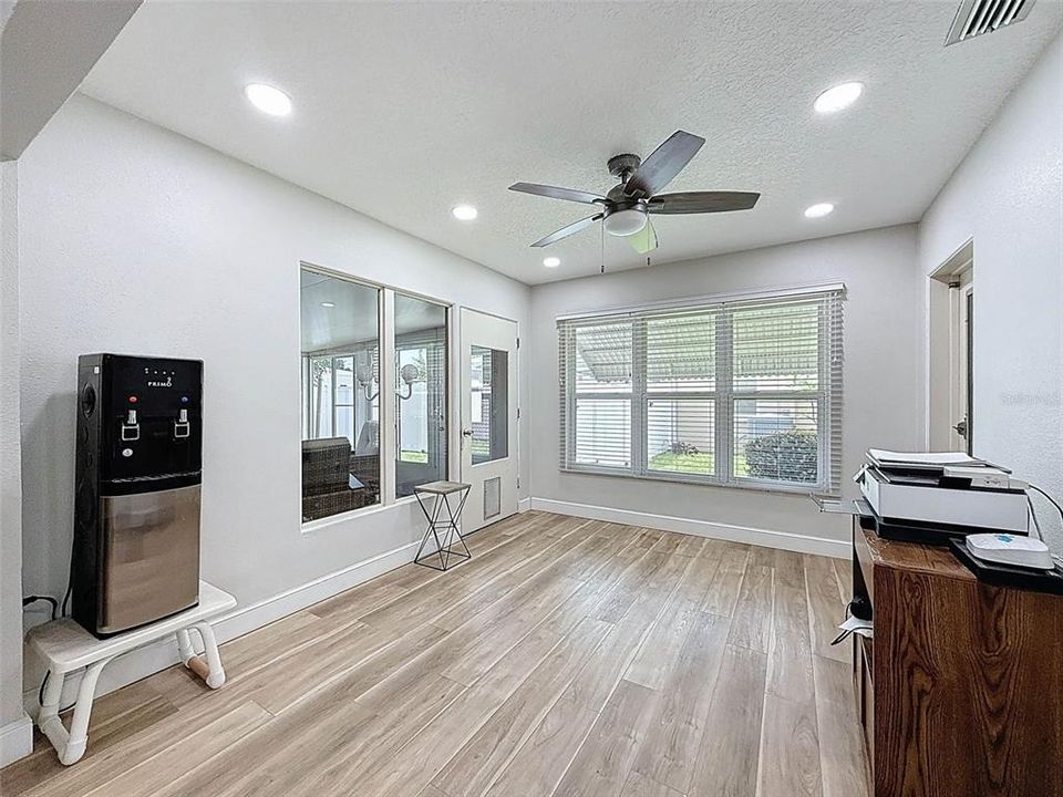 На продажу: $392,000 (2 спален, 2 ванн, 1207 Квадратных фут)