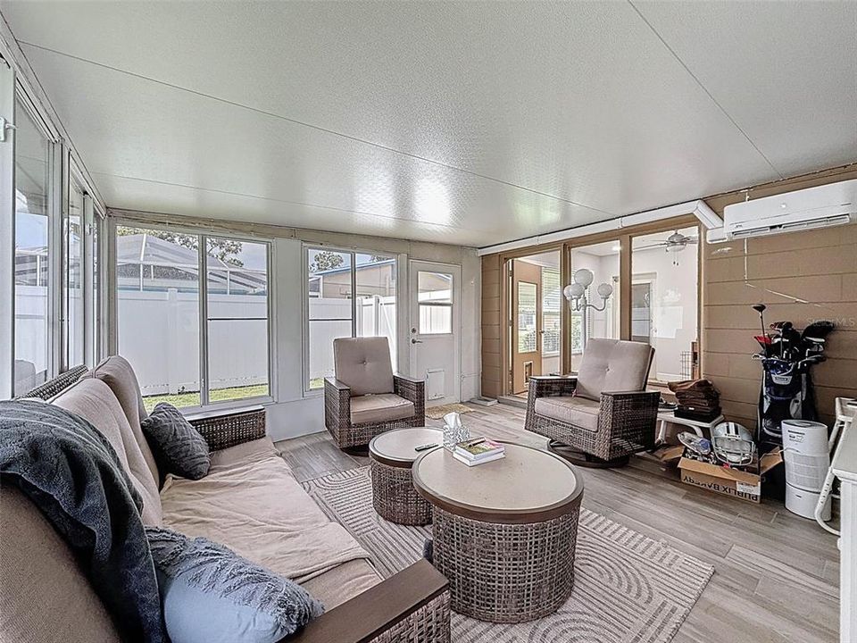 На продажу: $392,000 (2 спален, 2 ванн, 1207 Квадратных фут)