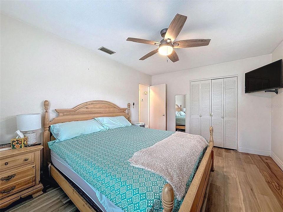 На продажу: $392,000 (2 спален, 2 ванн, 1207 Квадратных фут)