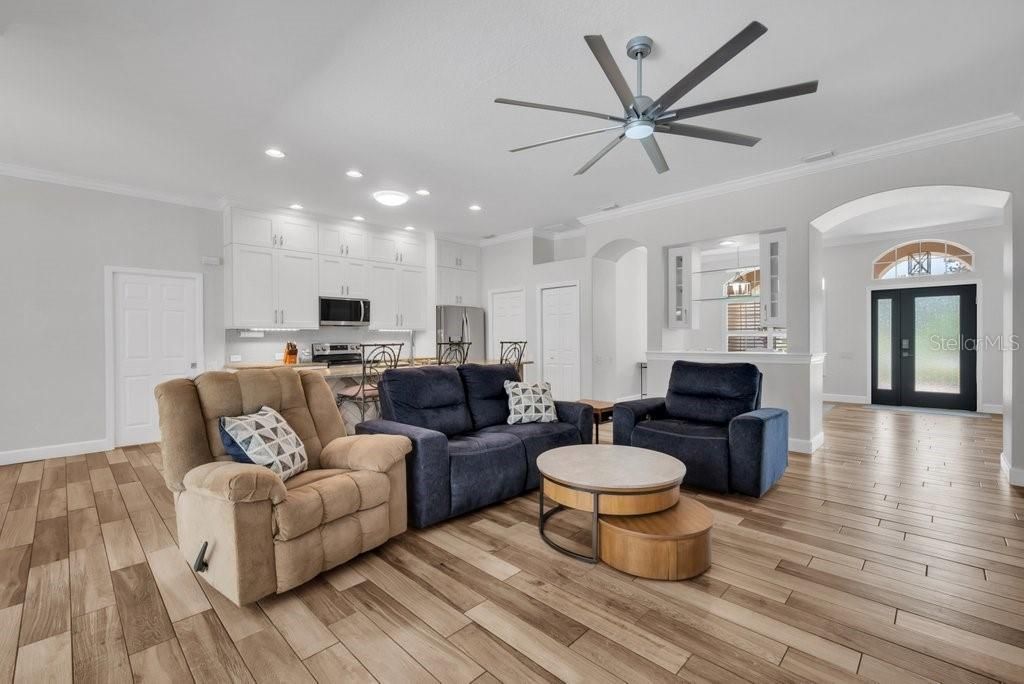 En Venta: $619,900 (3 camas, 2 baños, 2186 Pies cuadrados)