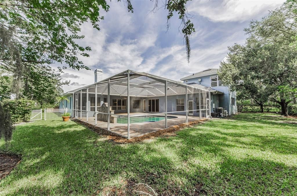 合同活跃: $1,099,999 (5 贝兹, 3 浴室, 4395 平方英尺)