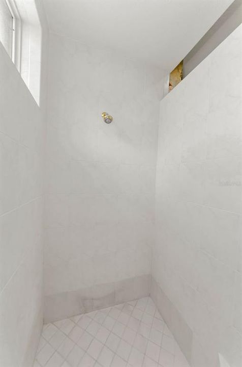 合同活跃: $1,099,999 (5 贝兹, 3 浴室, 4395 平方英尺)