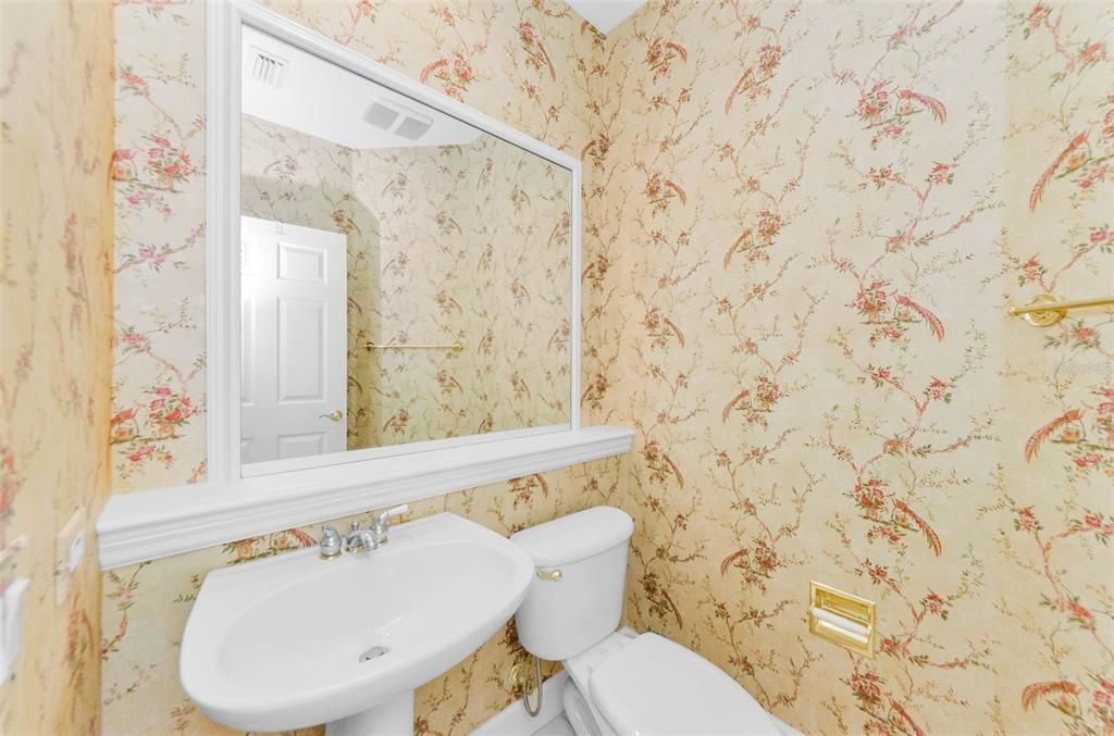 合同活跃: $1,099,999 (5 贝兹, 3 浴室, 4395 平方英尺)